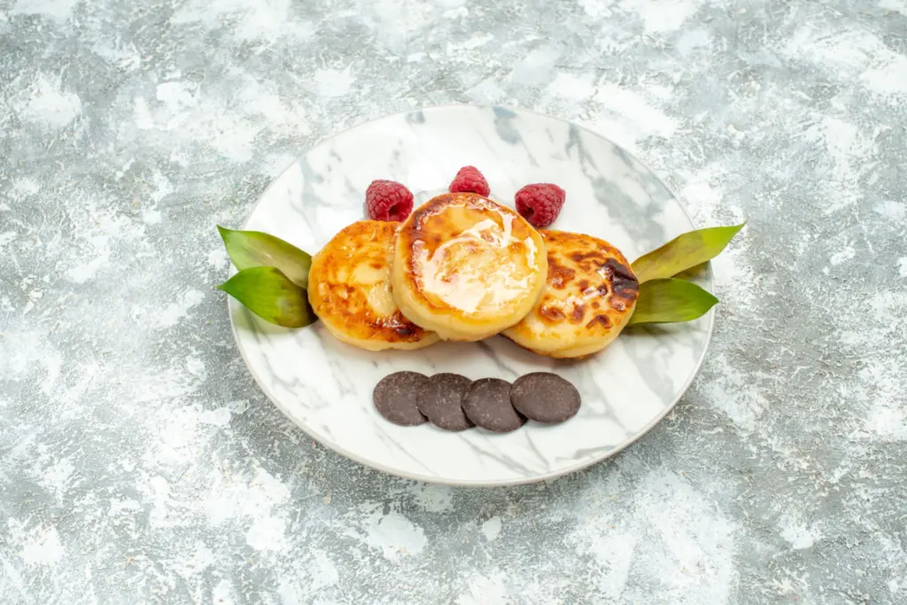 Возвращаем забытый вкус: рецепт идеальных сырников из книги 1952 года