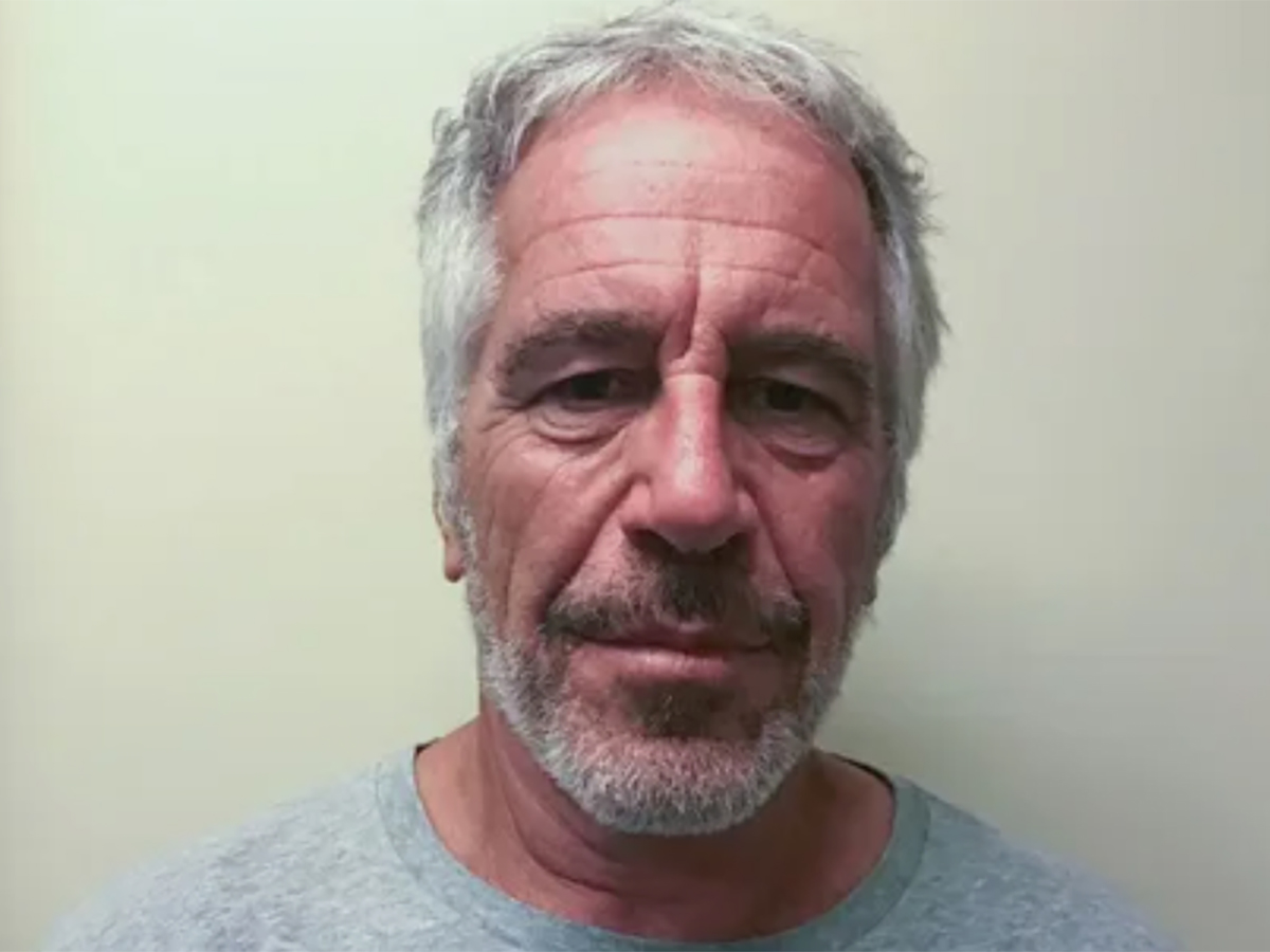 В Сети обсуждают тюремные записи Эпштейна с «планом побега»0