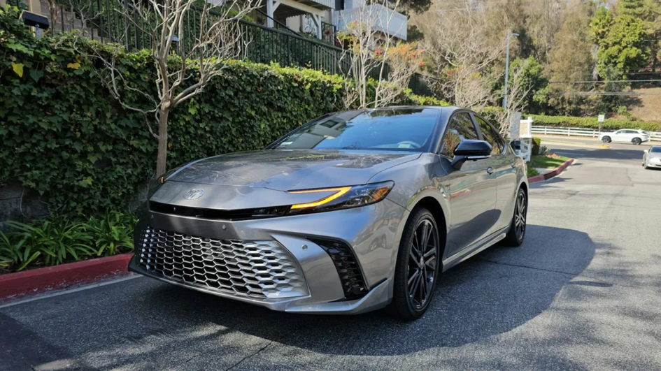 Сколько стоит замена батареи в гибриде Toyota и почему это невыгодно