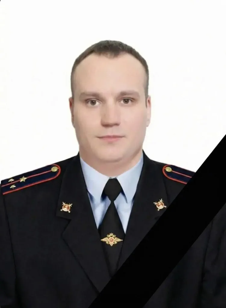 Один полицейский погиб, двое госпитализированы в результате нападения на площади Савеловского вокзала в Москве