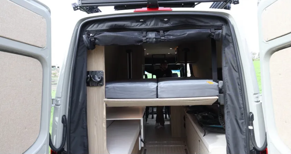 Four Mountains: новый кемпер на базе Mercedes-Benz Sprinter 2025 для зимних путешествий