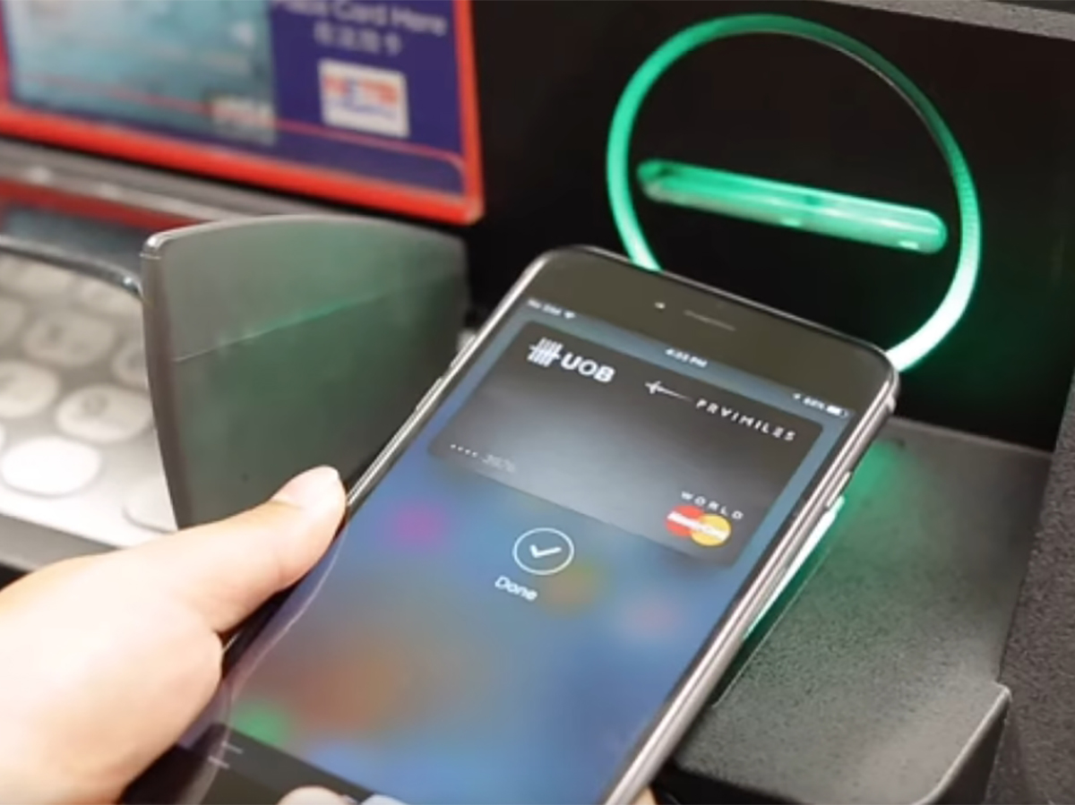 СМИ: аферисты превращают телефоны россиян в свои банковские карты0