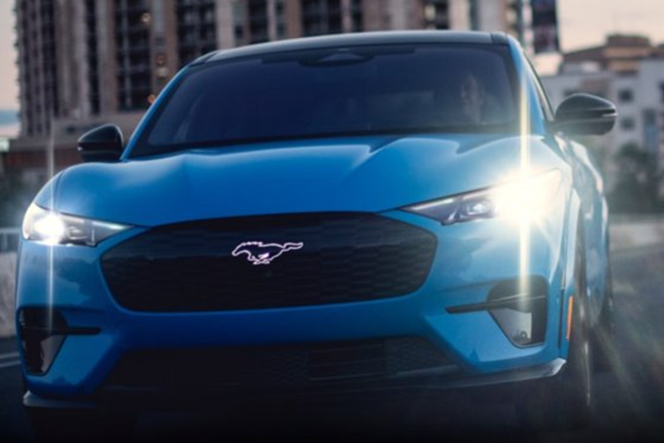 Ford начал брать деньги за доступ к переднему багажнику Mustang Mach-E