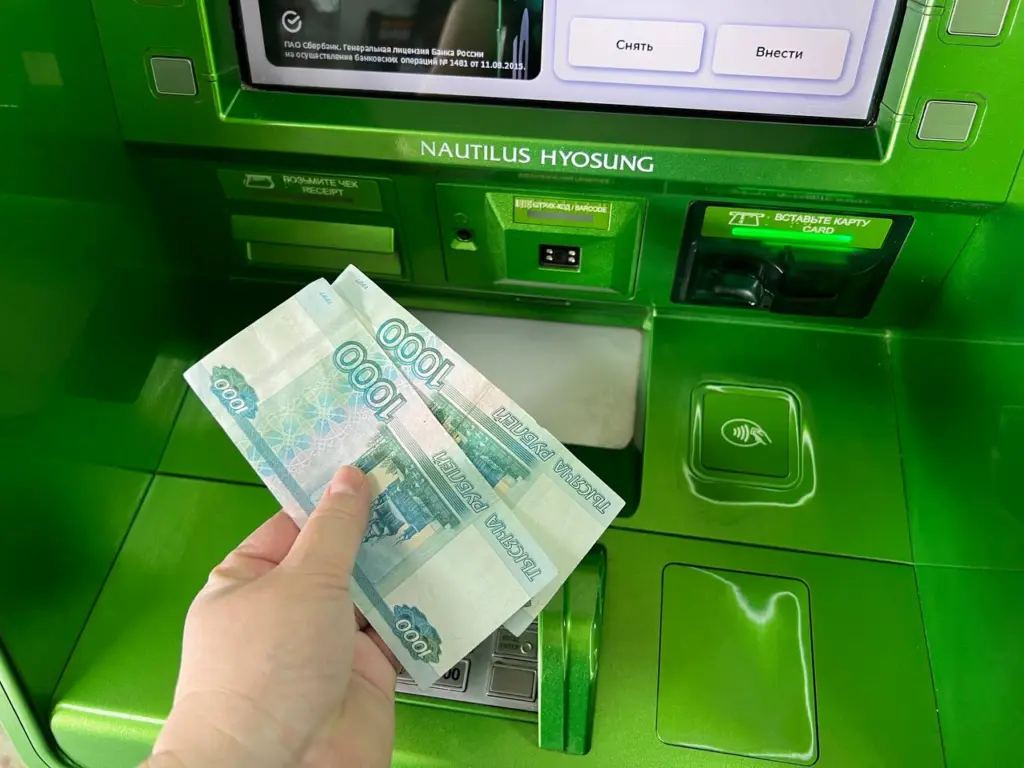 Никогда не снимаю пенсию в день зачисления: три веские причины держать деньги на карте