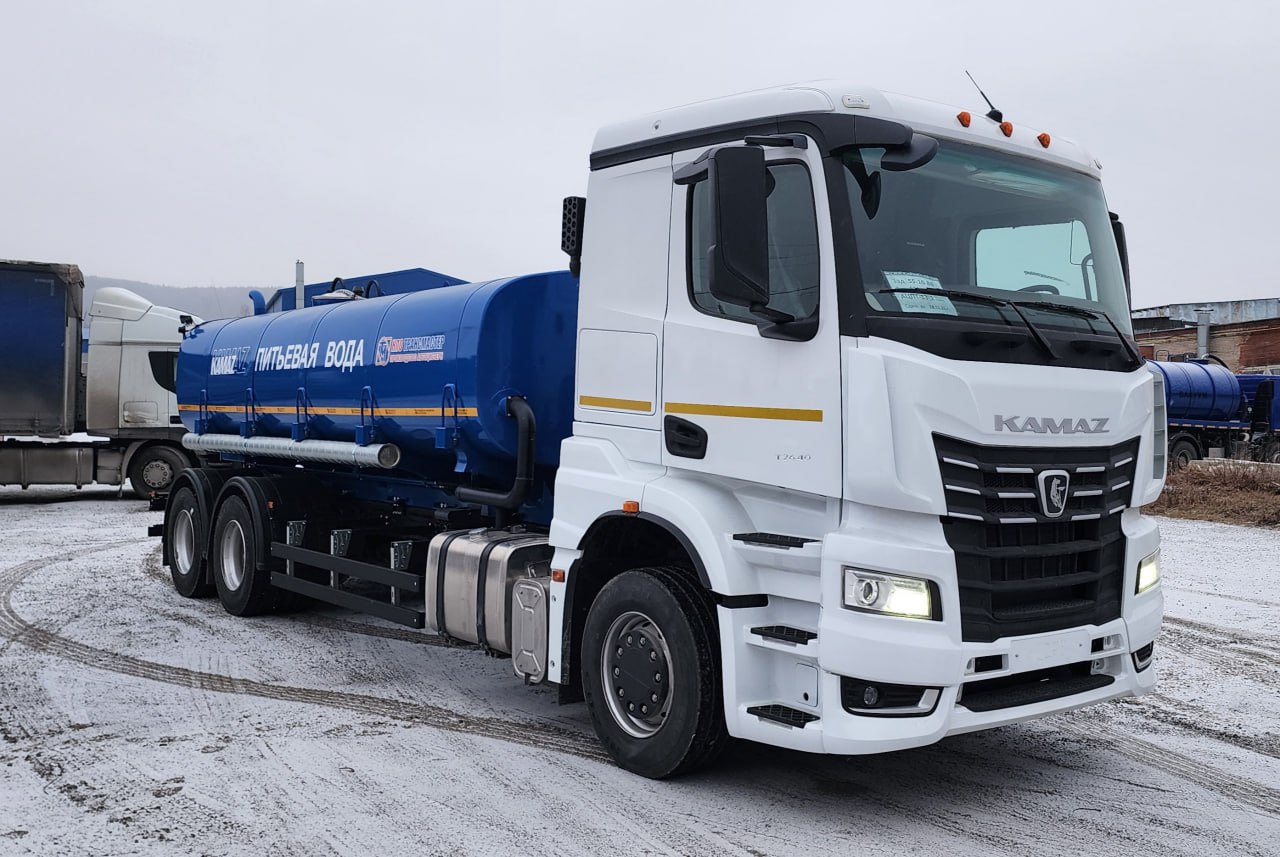 КАМАЗ представил новую автоцистерну для воды на базе шасси К5: особенности и детали