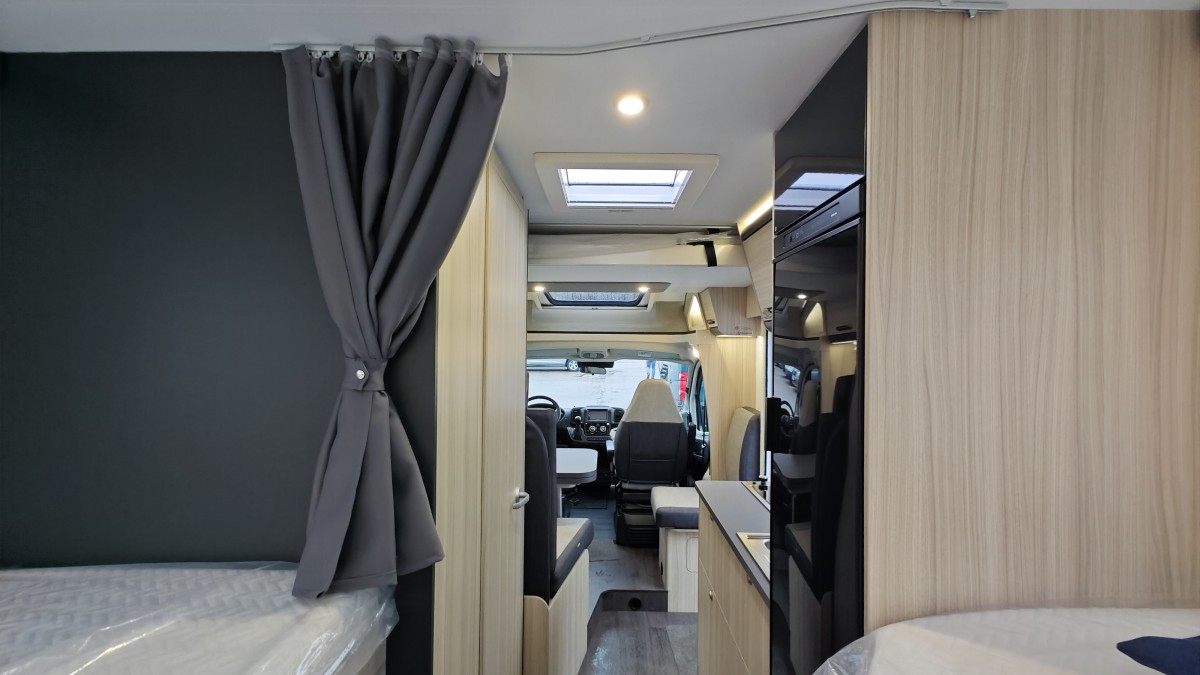 SUN LIVING S70SL: новый полуинтегрированный автодом для семьи с акцентом на экономию