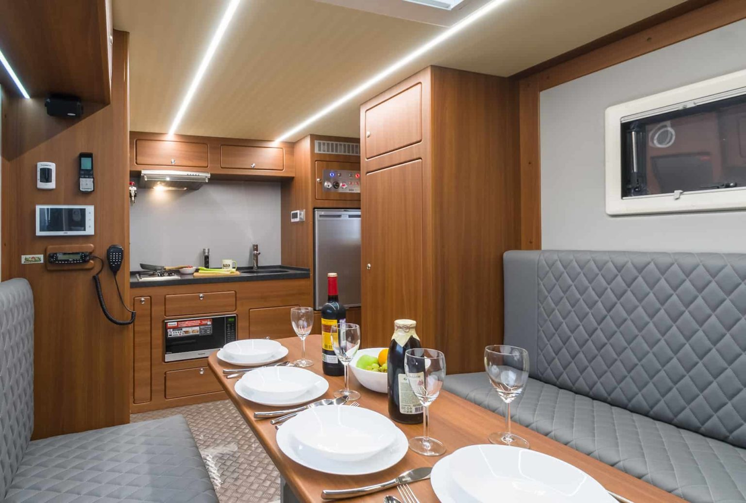 Экспедиционный автодом на базе КАМАЗ-43118: сауна, палатка и прицеп для квадроциклов