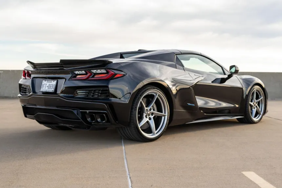 Владелец Chevrolet Corvette E-Ray отказался продавать авто дешевле MSRP на онлайн-аукционе