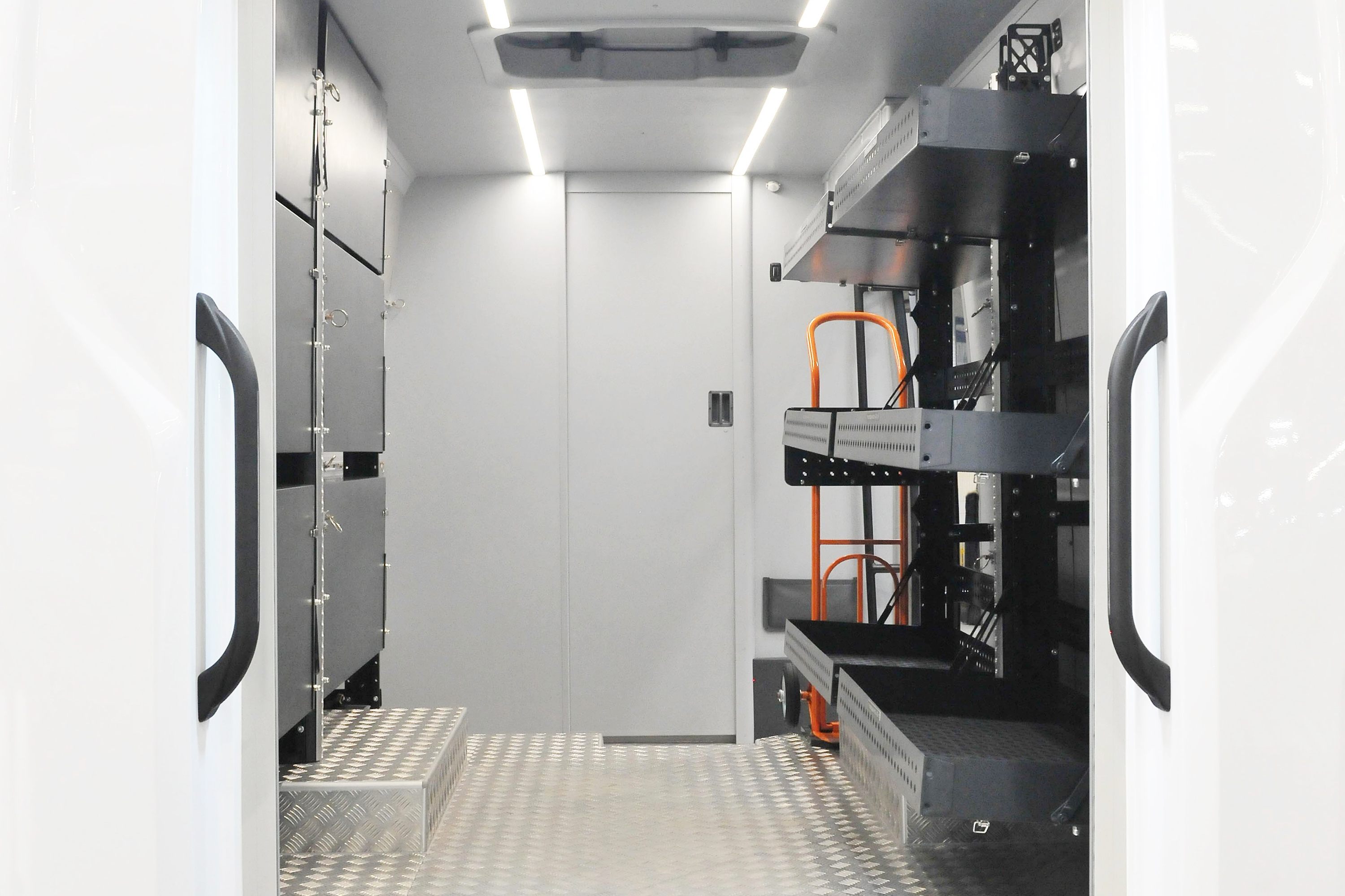 ГАЗ представил «ГАЗель Логистик»: первый низкопольный фургон для доставки в России