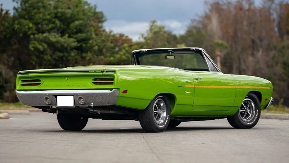 Редчайший Plymouth Road Runner 1970 года: кабриолет Sassy Grass без Hemi на аукционе