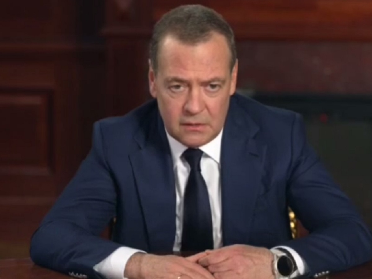 «Исключать нельзя»: Медведев допустил сценарий с «ядерной кнопкой»0