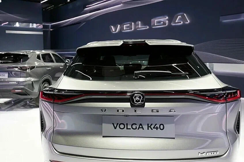 В России стартует выпуск новой «Волги K40» на базе Geely Atlas: что известно о локализации производства