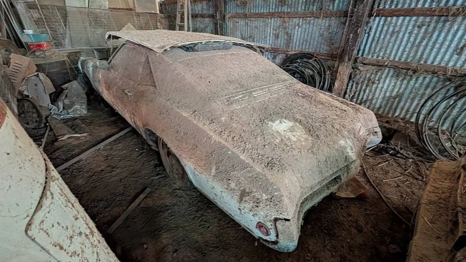 Buick Riviera 1969 года: 19 тысяч миль, один владелец и 40 лет в пыли амбара