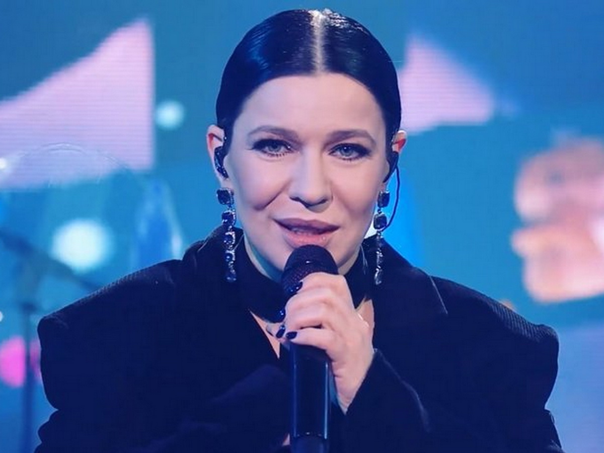 Елка получает российский паспорт: как это может повлиять на вашу жизнь и карьеру?0