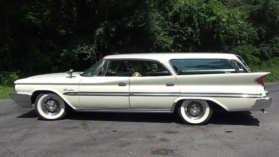 Редкий универсал Chrysler Windsor 1960 года: автомобиль с историей и следами времени