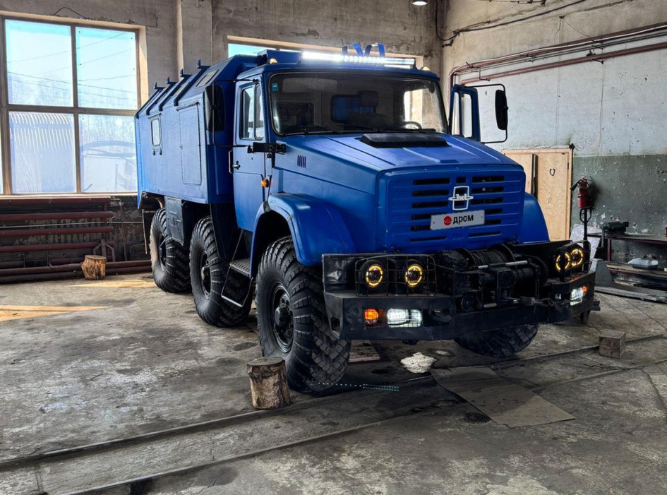 Последний из 40 выпущенных: в РФ начались продажи редкого трехосного ЗИЛа