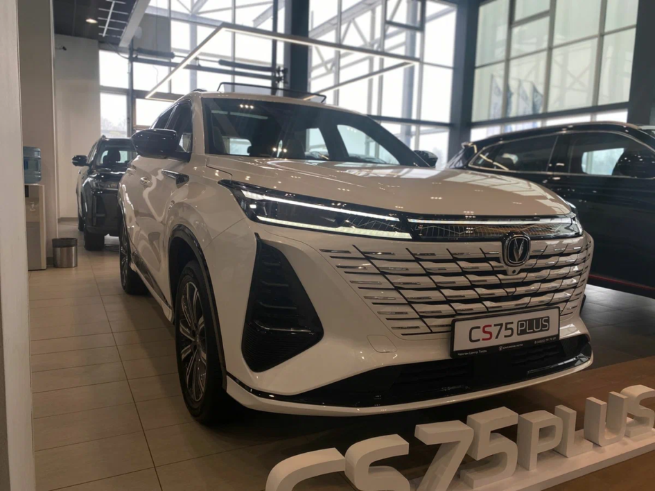 Changan CS75 Plus установил мировой рекорд: прыжок на 20,9 метра по льду при -30°C