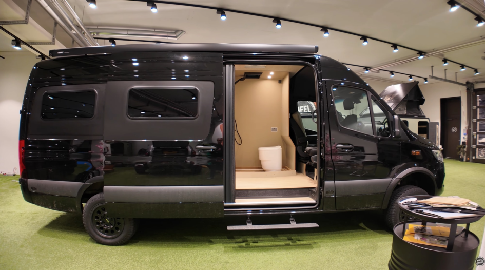 Роскошный дом на колесах: как разместить полноценный автодом в Mercedes Sprinter длиной 7 метров