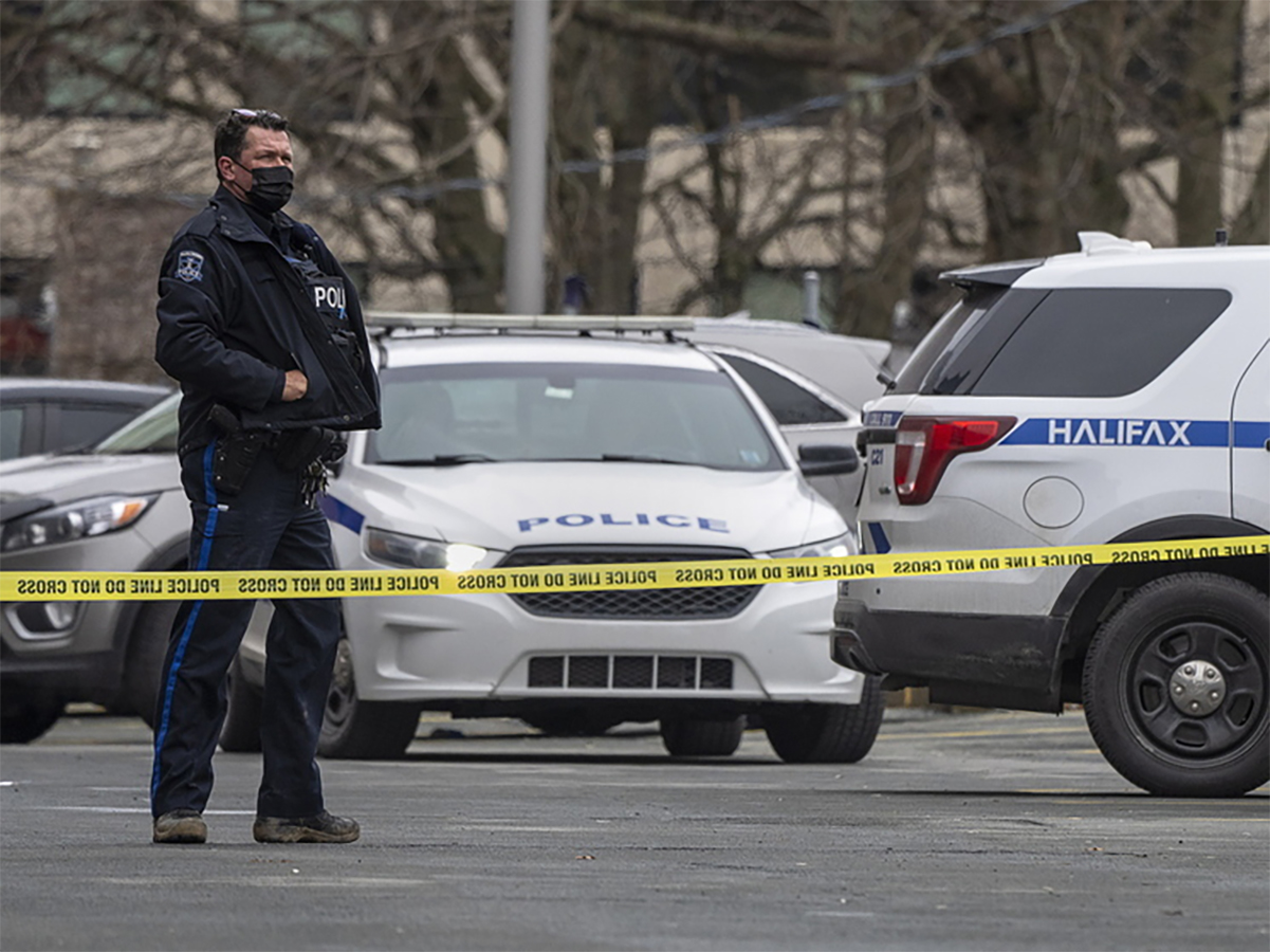 Пострадавшими от стрельбы в школе в Канаде стали 10 человек0