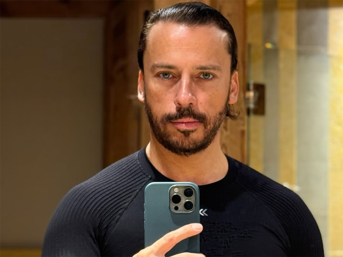 Максим Галкин* вызвал фанаток фото мышц в облегающей майке0