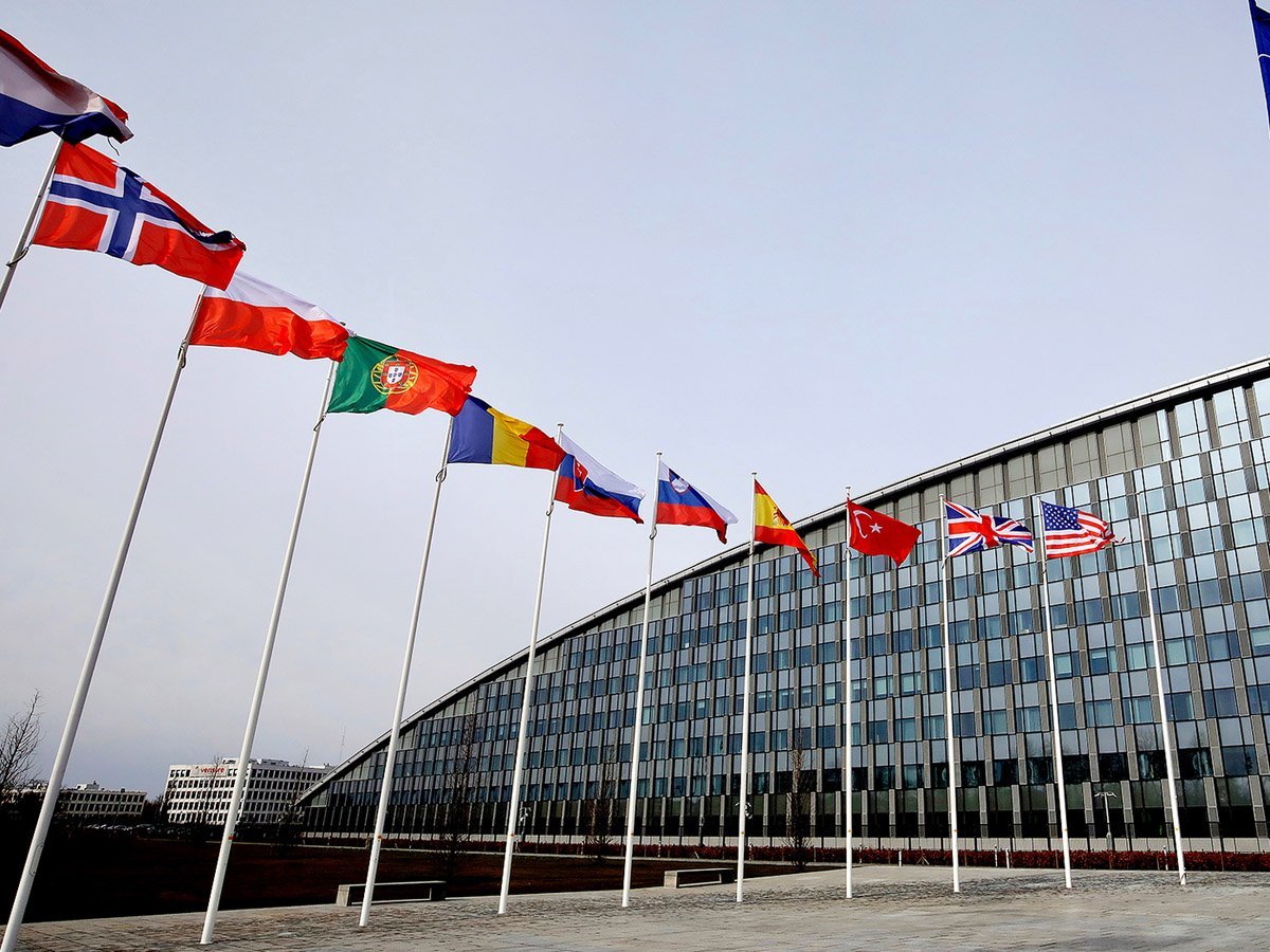 ЕС и НАТО обвинили в стремлении продолжить конфликт на Украине0