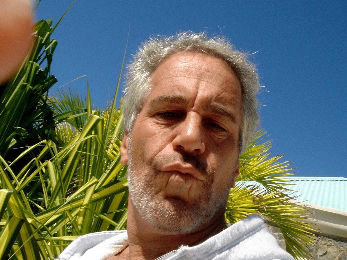 «Он живой?»: снимок из Израиля подогрел слухи об инсценировке смерти Эпштейна0