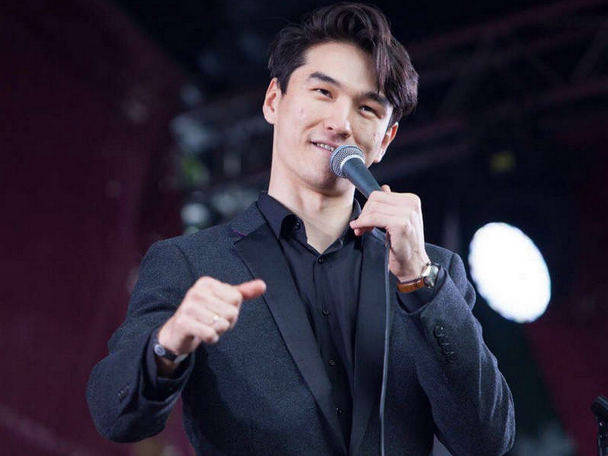 «Благодарю вас»: комик Сабуров впервые высказался после депортации и 50-летнего запрета на въезд в РФ0