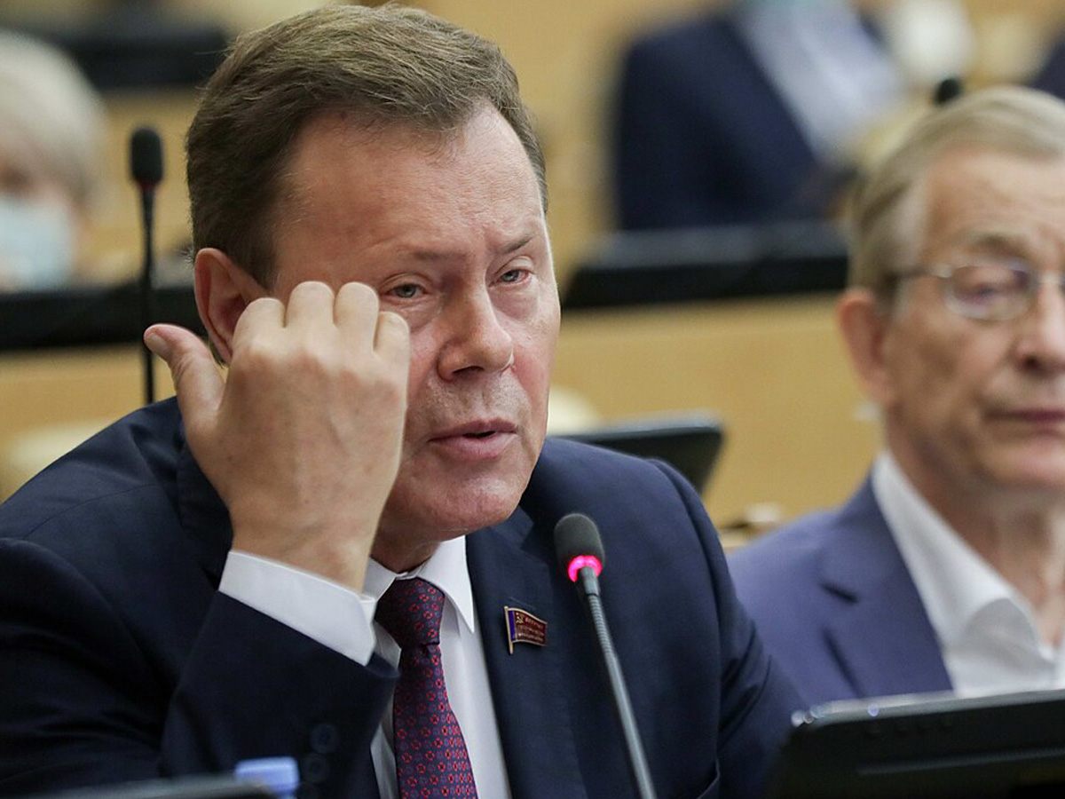 «Уничтожили экономику»: россияне в 2026-м будут массово снимать деньги и закапывать в огородах — депутат ГД Арефьев0