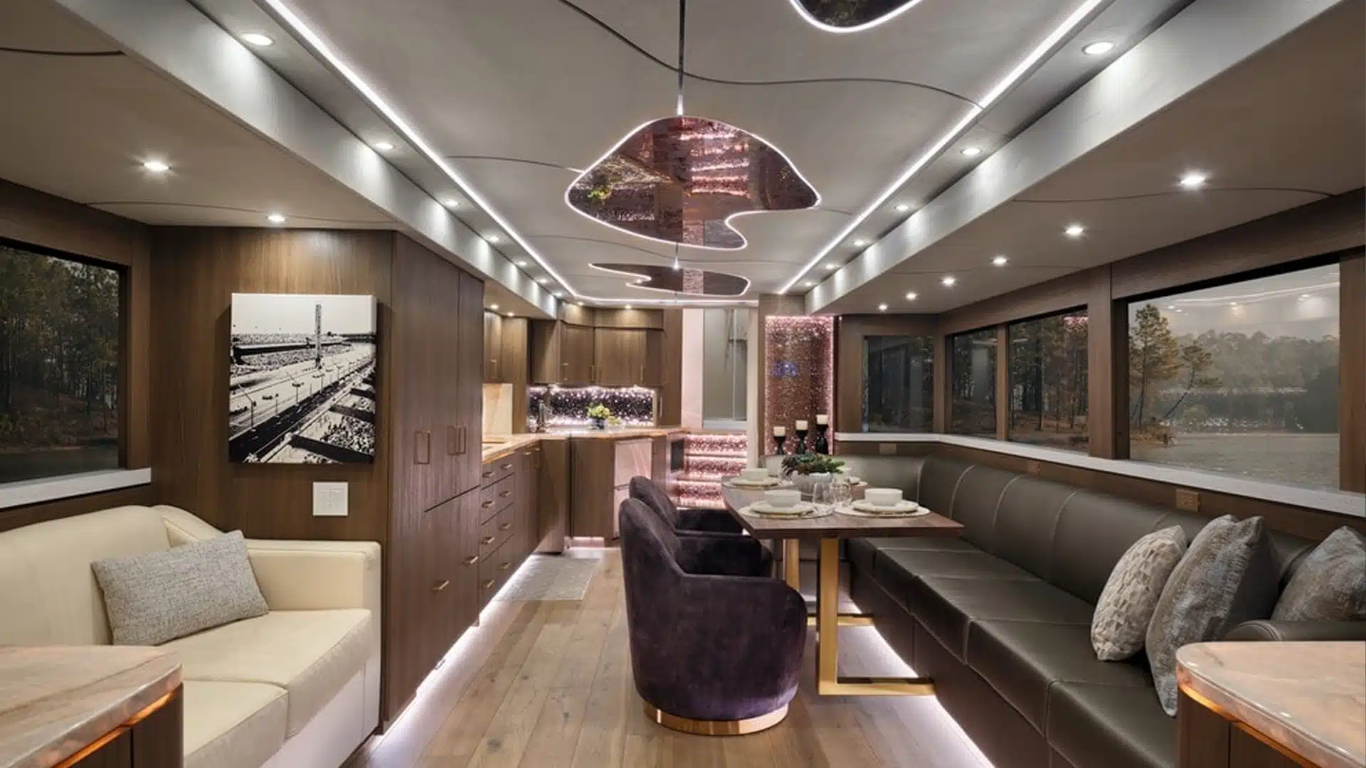 Двухуровневый автодом Zenith за $5 млн: роскошь и технологии на 36 тоннах