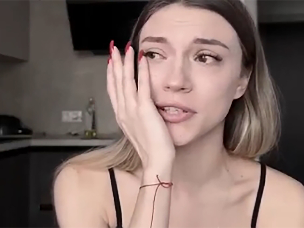 Россиянка начала терять волосы, примерив шапку с маркетплейса0