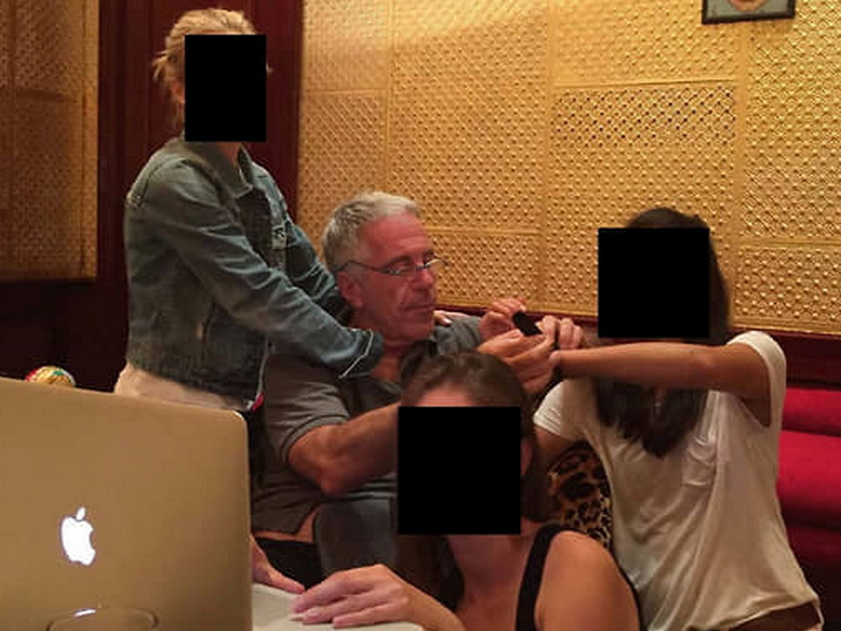 Шокированы даже в США: Минюст выложил десятки обнажённых фото из дела Эпштейна0