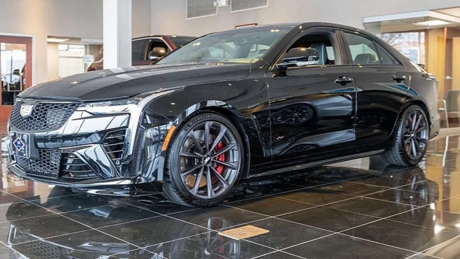 Владелец Cadillac CT4-V Blackwing избавился от авто через 720 км: дилер продал с убытком