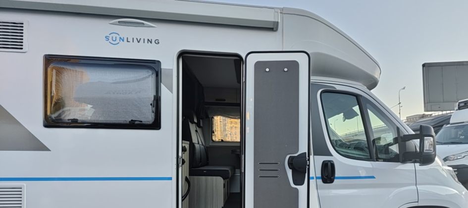SUN LIVING S70SL: новый полуинтегрированный автодом для семьи с акцентом на экономию