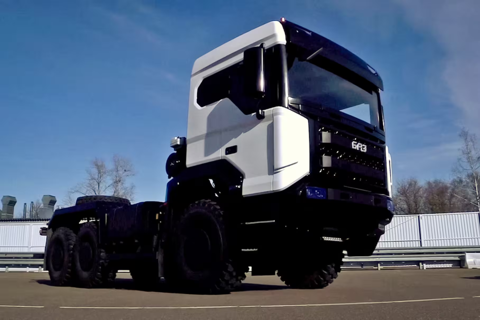 БАЗ-S36A11 — новый игрок на рынке: военное шасси, гражданские задачи и 22 тонны груза на борту