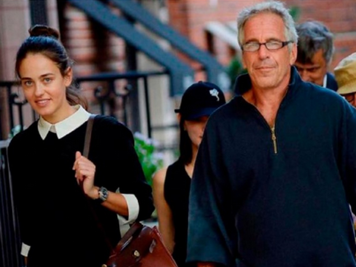 СМИ: модель из Москвы вербовала русских девушек для Эпштейна0