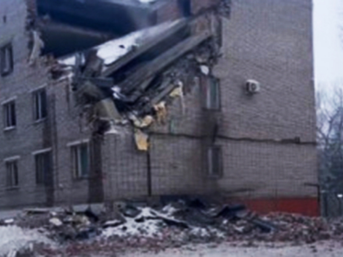 Здание армейской полиции обрушилось в Ленобласти: есть жертвы0