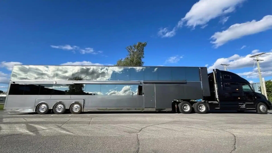 Двухуровневый автодом Zenith за $5 млн: роскошь и технологии на 36 тоннах