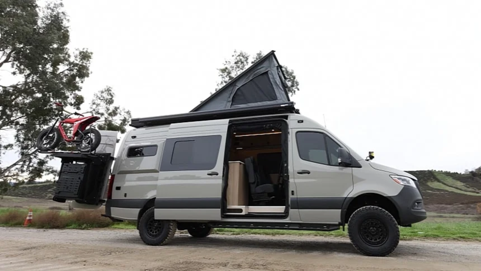 Four Mountains: новый кемпер на базе Mercedes-Benz Sprinter 2025 для зимних путешествий