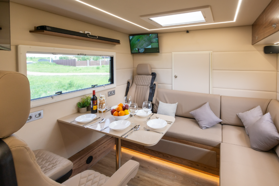 MAN TGL 8x8: автодом нового поколения с сауной, гаражом и премиальным интерьером