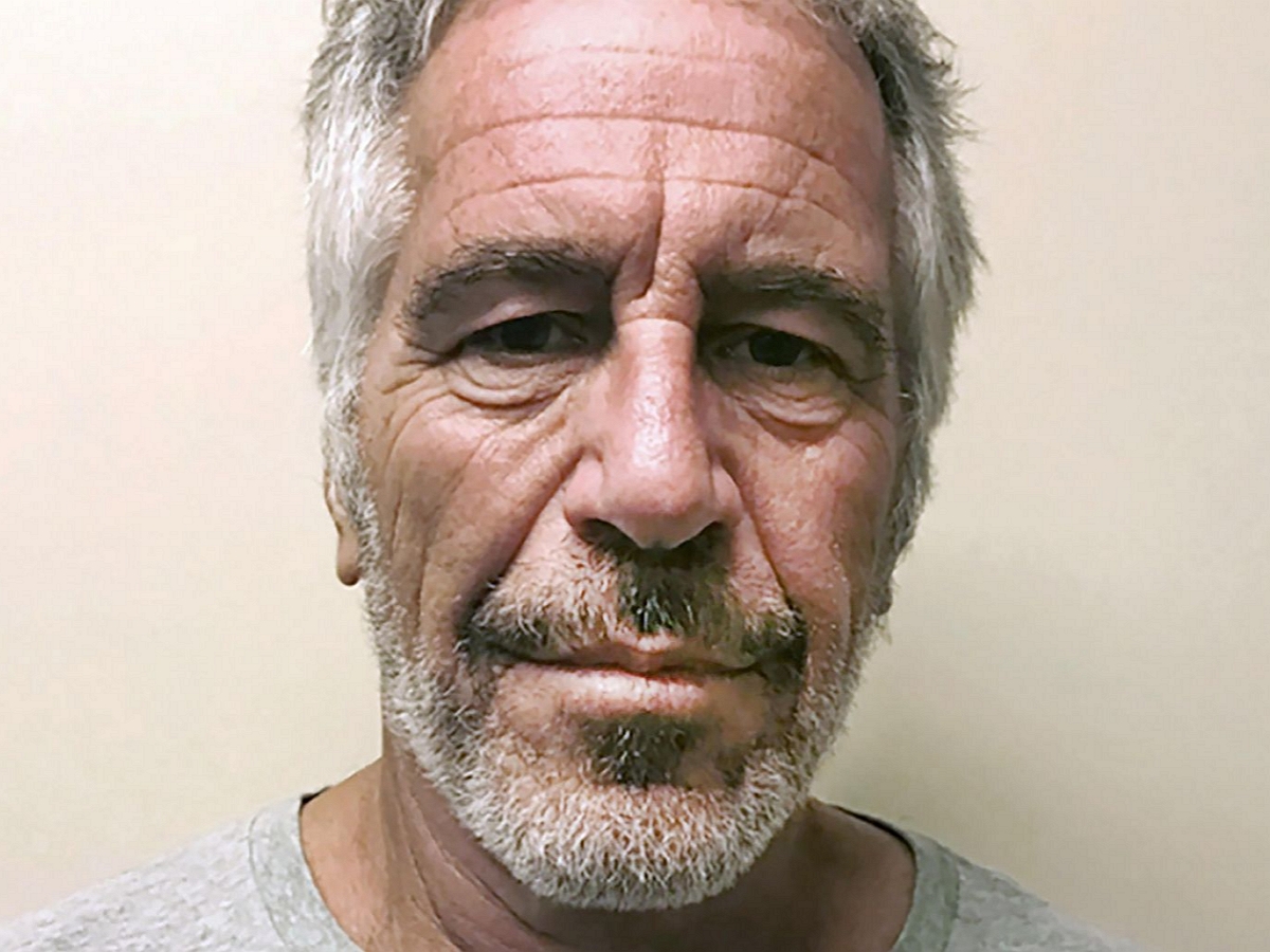 Эпштейн приобрел особняк с 15 ванными комнатами всего за $200