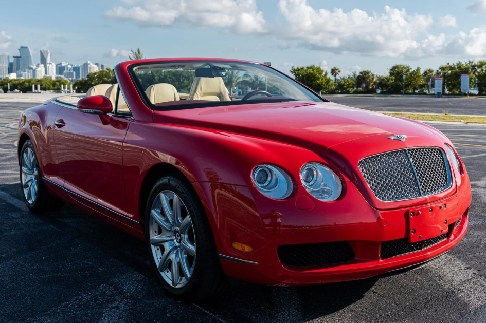 Редкий Bentley Continental GTC 2007 года выставлен на аукцион без минимальной цены