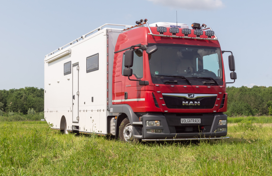 MAN TGL 8x8: автодом нового поколения с сауной, гаражом и премиальным интерьером