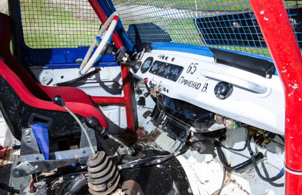 Два способа превратить УАЗ в спортивный автомобиль: опыт заводской команды