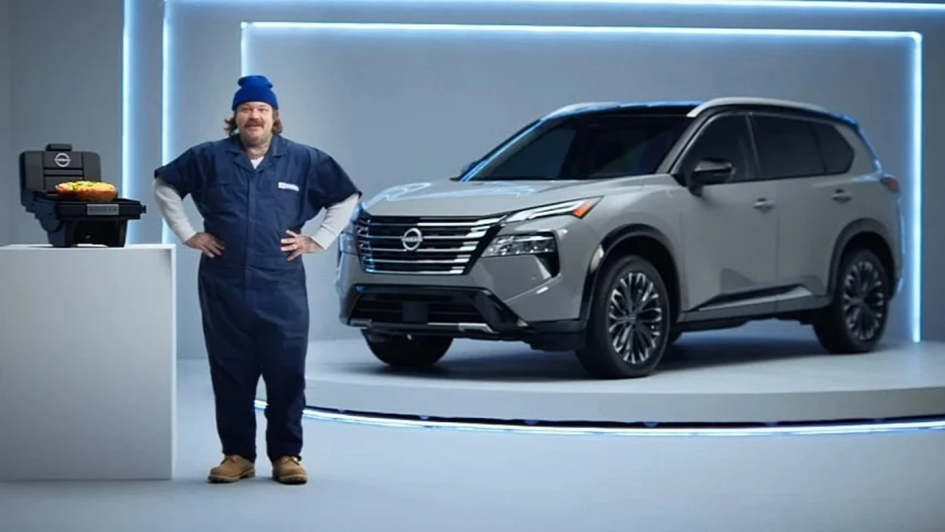 Nissan удивил новым рекламным ходом к Супербоулу: необычная опция для Rogue