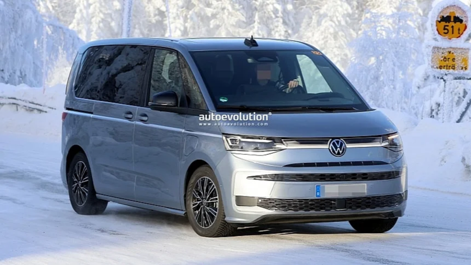 Volkswagen T7 Multivan 2027: первые фото обновленного салона и неожиданные детали