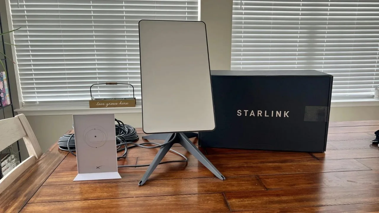 Сообщается, что в рамках противодействия российским дронам с терминалами Starlink было введено скоростное ограничение до 75-90 км/ч, при достижении которой терминал перестает работать