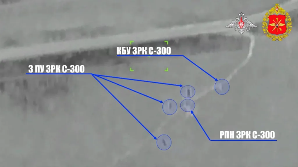 Удары ОТРК "Искандер-М" по позициям украинских РСЗО и ЗРК. Как заявляется, целью были HIMARS и С-300, но на такой убогой записи что-то рассмотреть невозможно