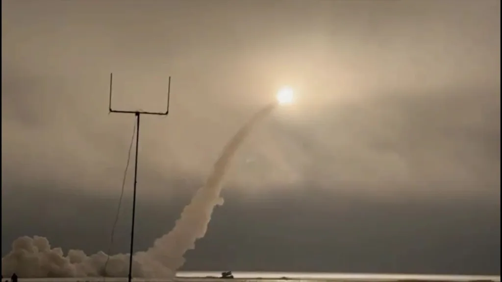 Запуск четырех украинских ракет "Фламинго", как заявляется, по полигону Капустин Яр в Астраханской области