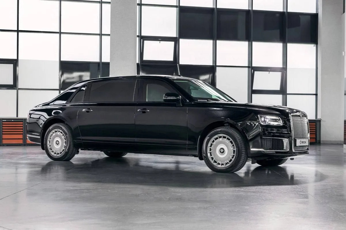 У Аурус Сенат появилась еще одна кузовная модификация — бронированный лимузин без центральной вставки, новинка создана нижегородской компанией RIDA