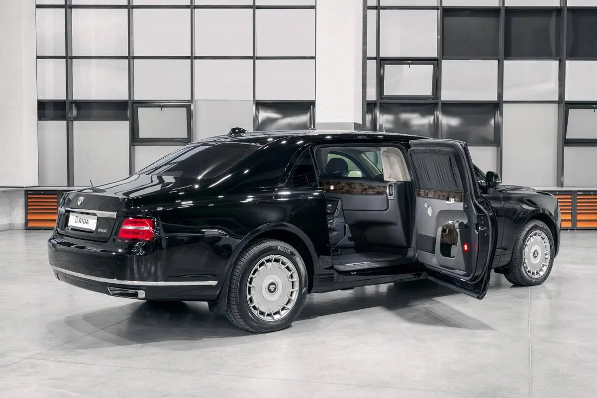 У Аурус Сенат появилась еще одна кузовная модификация — бронированный лимузин без центральной вставки, новинка создана нижегородской компанией RIDA